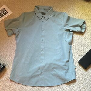 Lululemon Large Performance Short Sleeve Button Up.